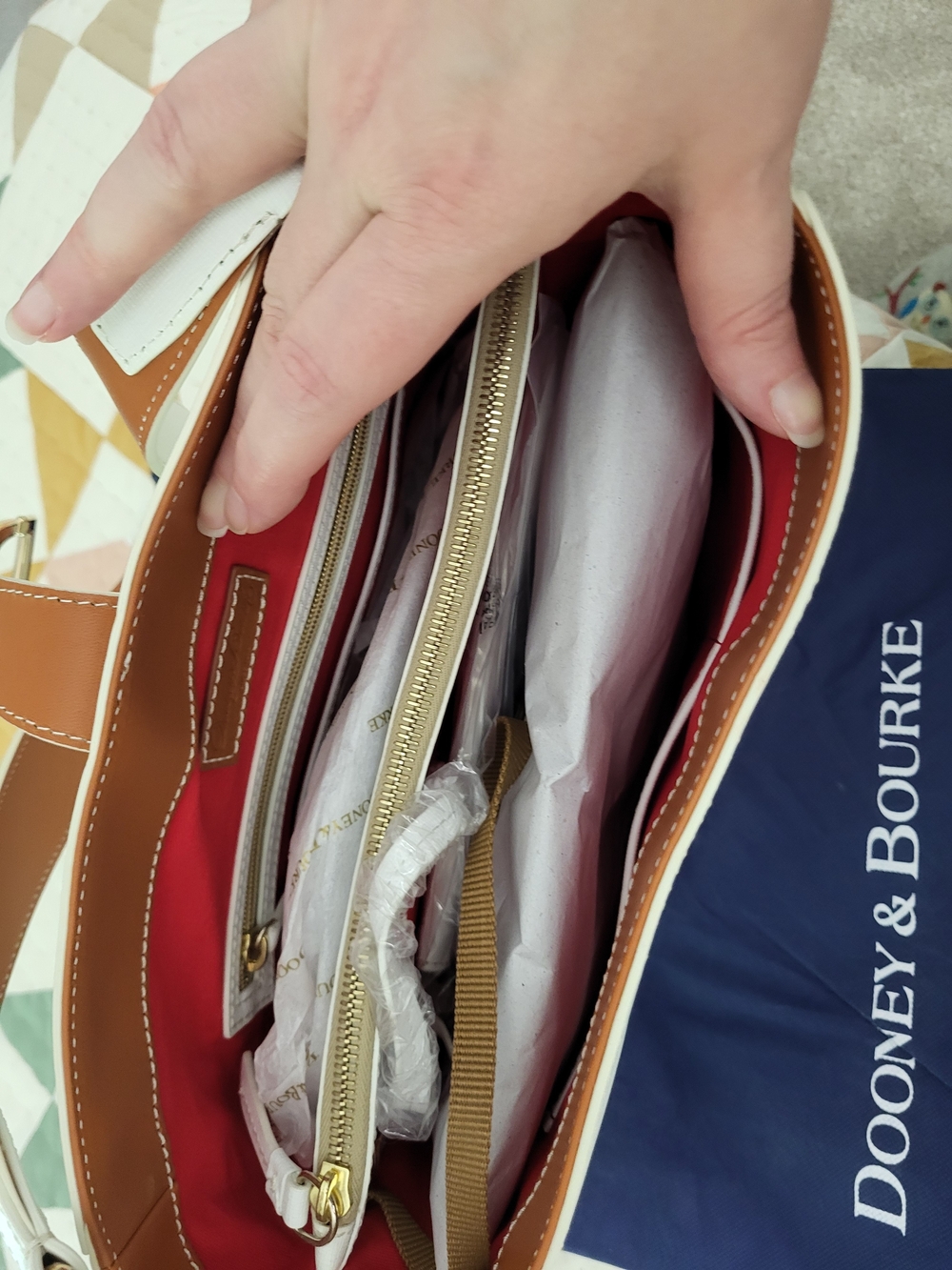Dooney & Bourke Ashby White Leather Shoulder Bag with Gold Hardware - Picture 8 of 13